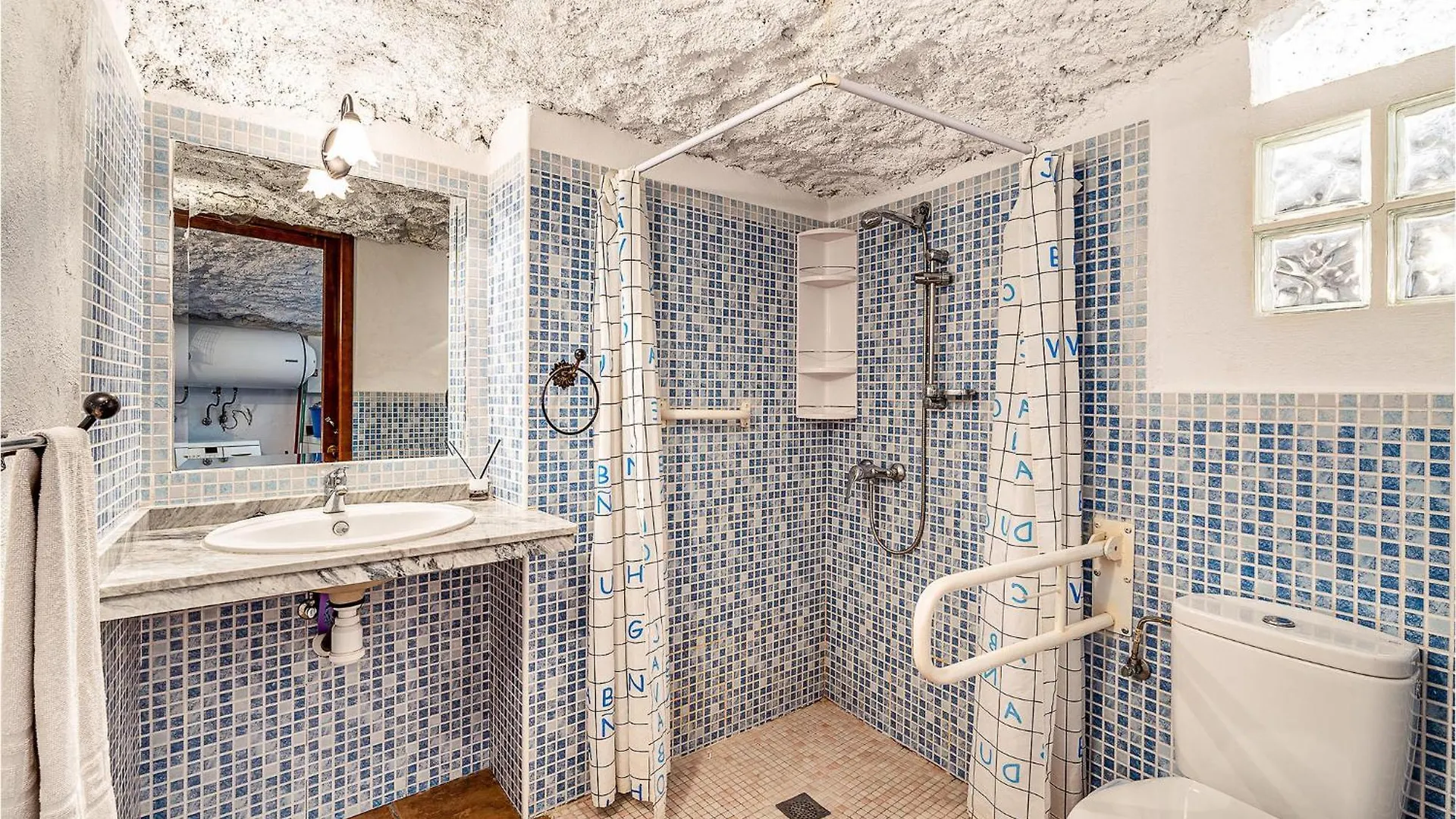 Beautiful Home In Cuevas Del Campo