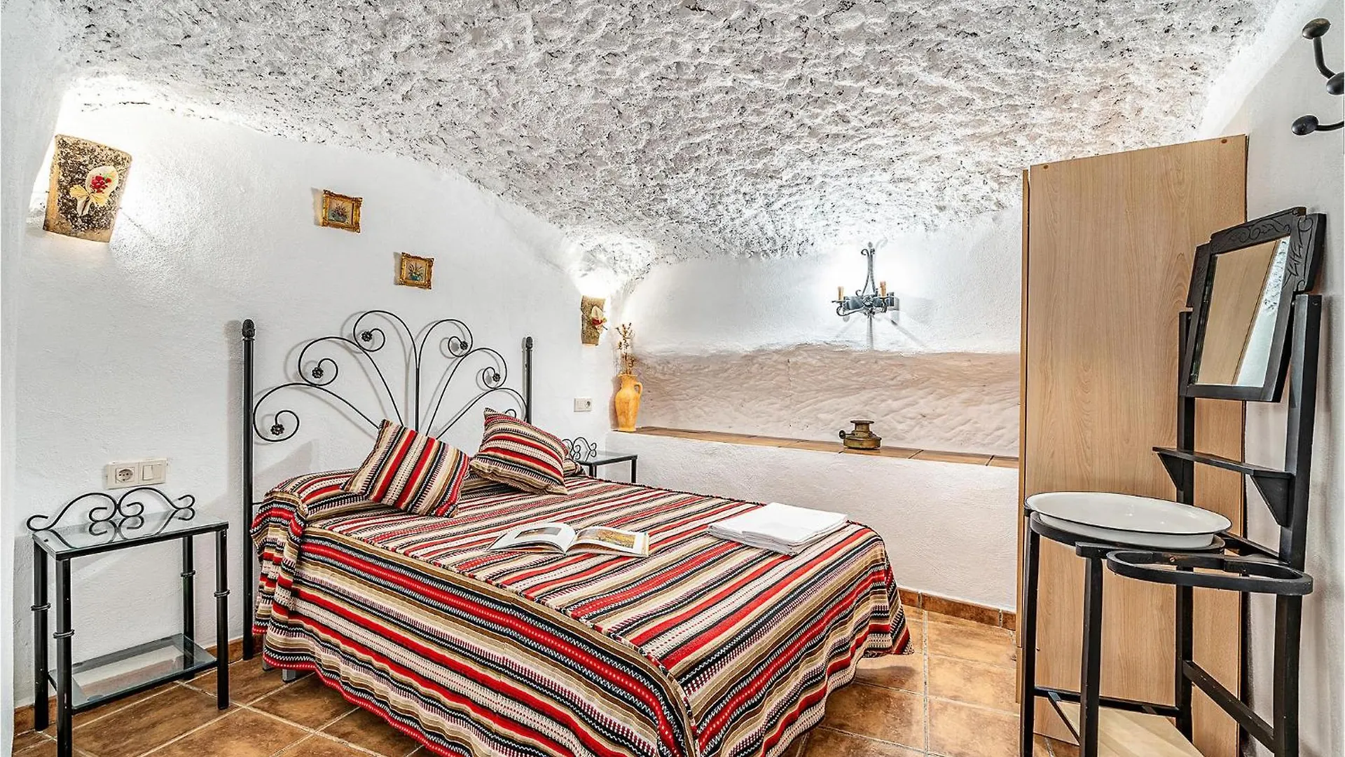 Beautiful Home In Cuevas Del Campo 0*,
